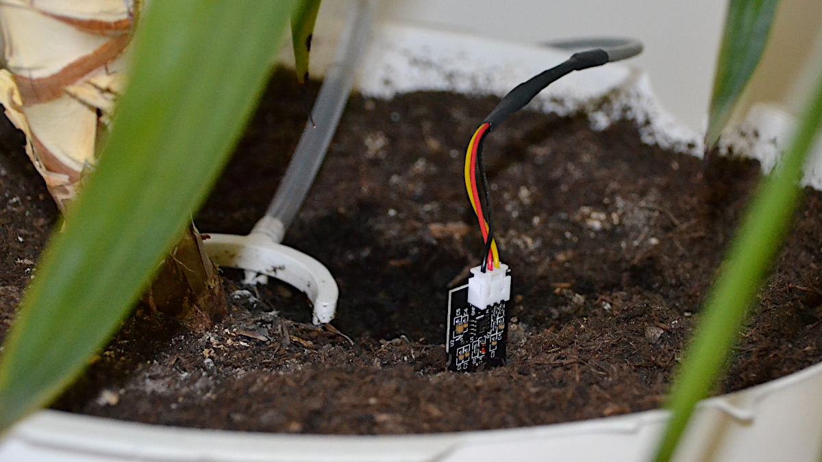 Sensor und Wassergeber zu einem Bewässerungssystem